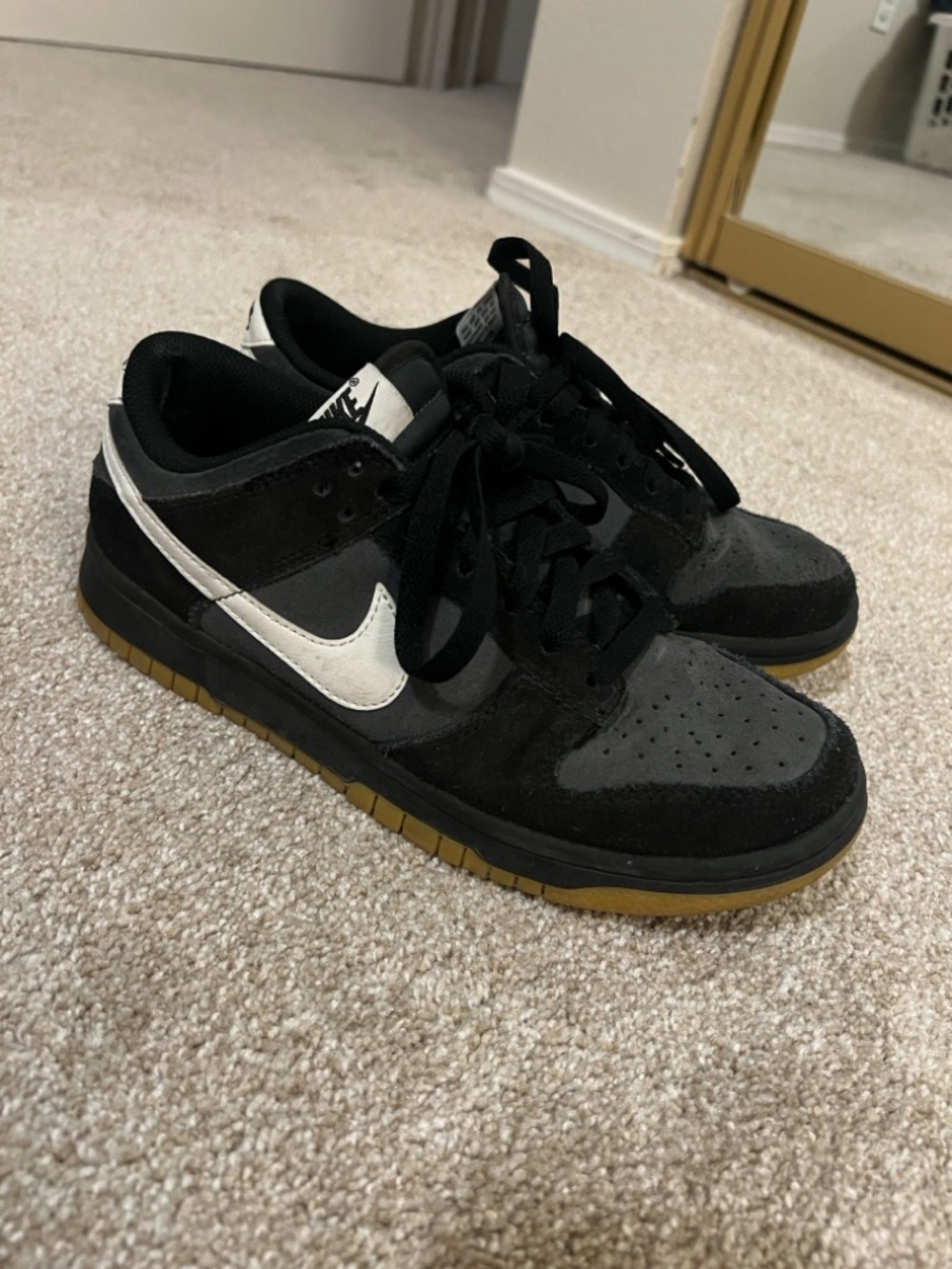 Nike Men’s Sneakers Black and Gray